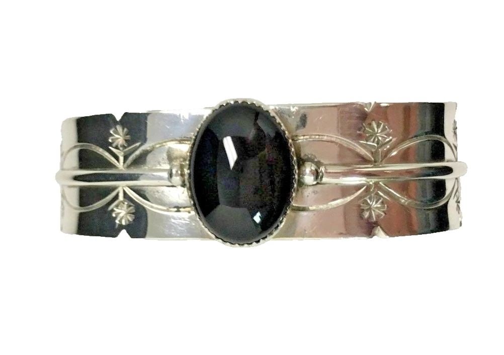 STERLING SILVER CUFF BRACELET, ARTISTIC CUT PATTERN, ONYX 7 INCH 47.7 GRAMS (1 of 2)