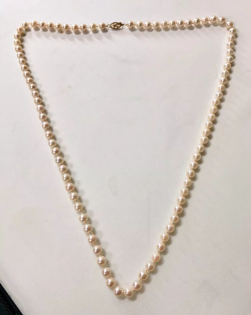 CULTURED PEARL NECKLACE STRAND FASHION GRADE B WITH 14K YELLOW GOLD CLASP: CULTURED PEARL NECKLACE STRAND FASHION GRADE B WITH 14K YELLOW GOLD CLASP Cultured Pearl Necklace Strand Fashion Grade B with 14k Yellow Gold Clasp You are bidding on a pre-owned Cultured Pearl Neckla