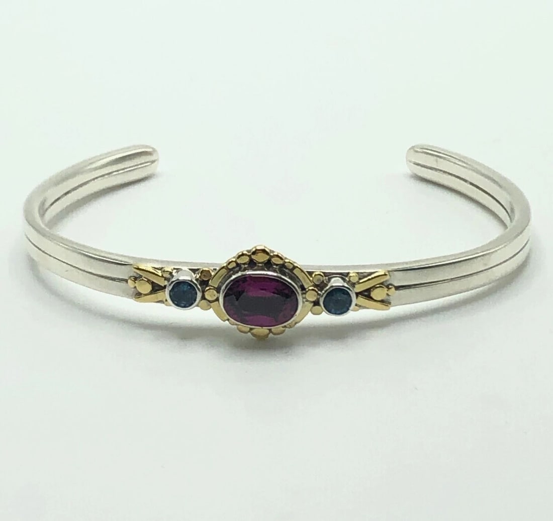 SILVER BANGLE WITH 18K GOLD TRIMMING, BLUE TOPAZ, PURPLE GARNET: SILVER BANGLE WITH 18K GOLD TRIMMING, BLUE TOPAZ, PURPLE GARNET Silver Bangle with 18k Gold trimming, Blue Topaz, Purple Garnet You are bidding on a Silver Bangle with 18k Gold trimming, Blue Topaz, P