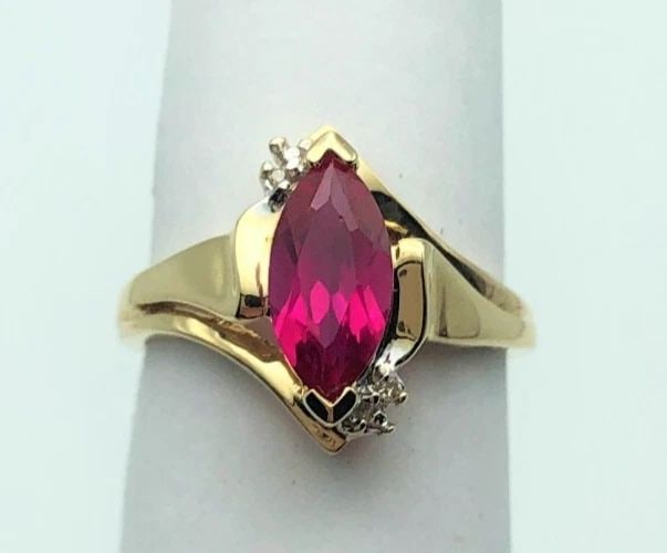 10K GOLD RING, MARQUISE SYNTHETIC RUBY, 0.01CTS OF DIAMONDS SIZE: 5.5 2.7G (1 of 2)