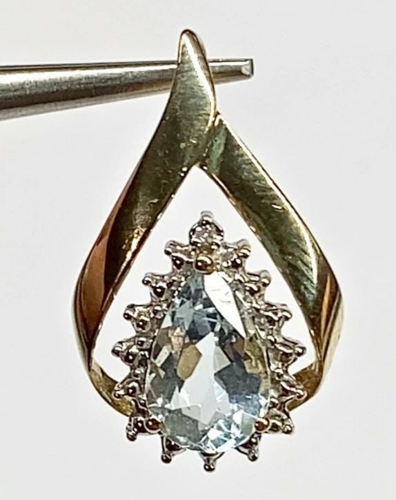 WOMEN'S 10K YELLOW GOLD PENDANT WITH BLUE TOPAZ AND DIAMOND 1.7G: WOMEN'S 10K YELLOW GOLD PENDANT WITH BLUE TOPAZ AND DIAMOND Women's 10k Yellow Gold Pendant with Blue Topaz and Diamond You are bidding on a pre-owned Women's 10k Yellow Gold Pendant with Blue Topaz a