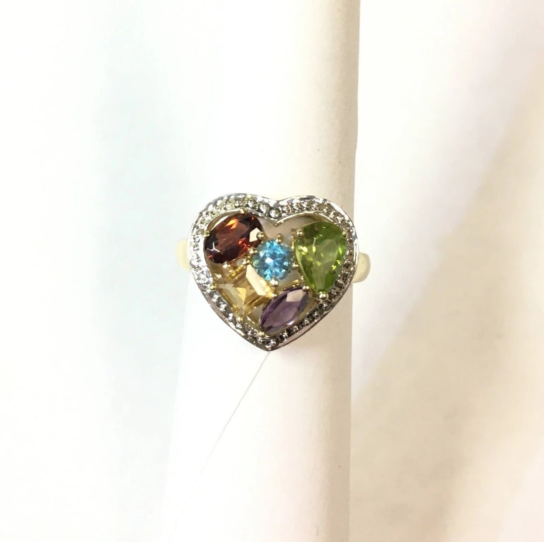 10K HEART SHAPED RING WITH MULTI COLORED GEM STONES (SIZE: 7) (1 of 2)