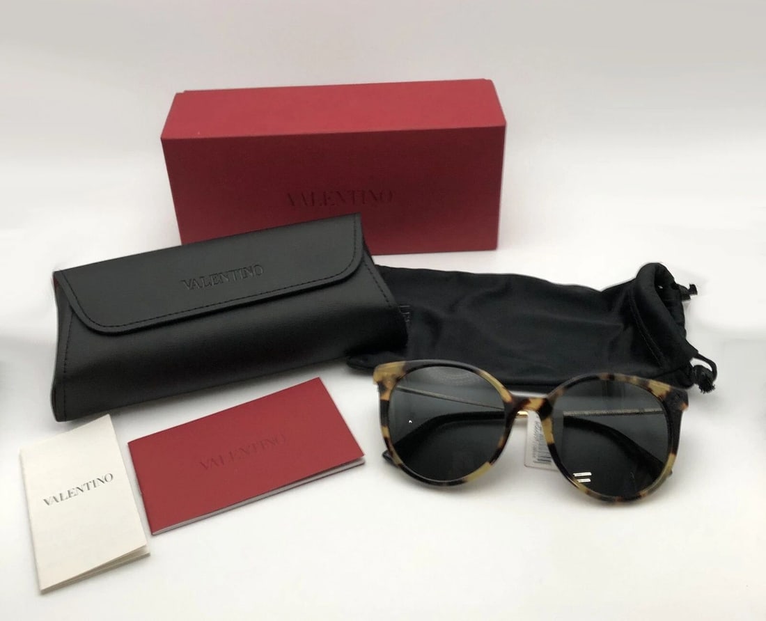 VALENTINO WOMEN'S BROWN HAVANA ROCKSTUD 53MM GRADIENT CAT EYE SUNGLASSES NWT: VALENTINO WOMEN'S BROWN HAVANA ROCKSTUD 53MM GRADIENT CAT EYE SUNGLASSES NWT Valentino Women's Brown Havana Rockstud 53mm Gradient Cat Eye Sunglasses NWT You are bidding on a Valentino Women's Brown H