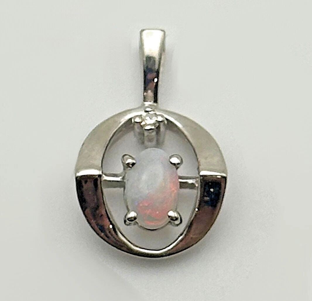 10K WHITE GOLD ROUND PENDANT WITH OPAL AND A 0.01CT DIAMOND 1.5 GRAMS (1 of 2)