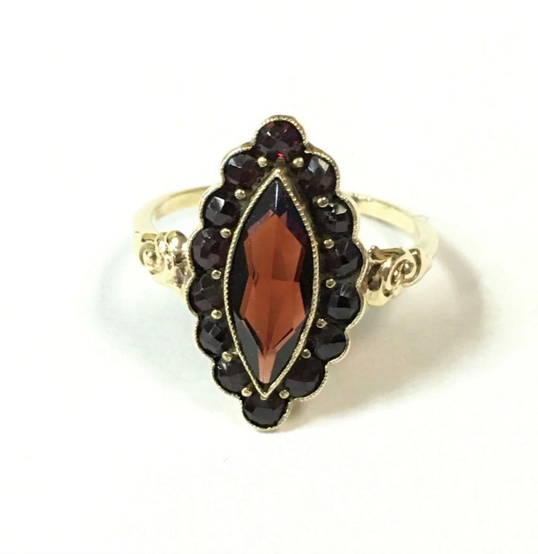 8K YELLOW GOLD MARQUISE SHAPE RING WITH GARNETS (SIZE: 6.5) (1 of 2)