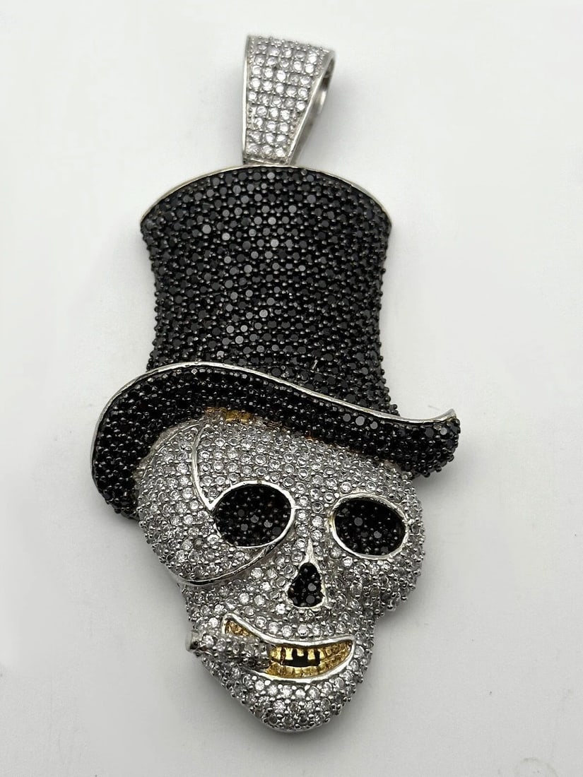 925 SILVER SKELETON WITH TOP HAT/CIGAR PENDANT AND WHITE/BLACK CUBIC ZIRCONIA (1 of 2)