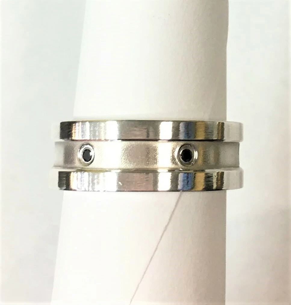 ARGO ARGENTIUM BENCHMARK 925 STERLING SILVER MEN'S BAND W/ BLUE DIAMONDS SIZE10: ARGO ARGENTIUM BENCHMARK 925 STERLING SILVER MEN'S BAND W/ BLUE DIAMONDS SIZE10 ARGO Argentium Benchmark 925 Sterling Silver Men's band with Blue Diamonds You are bidding on a ARGO Argentium Benchmark