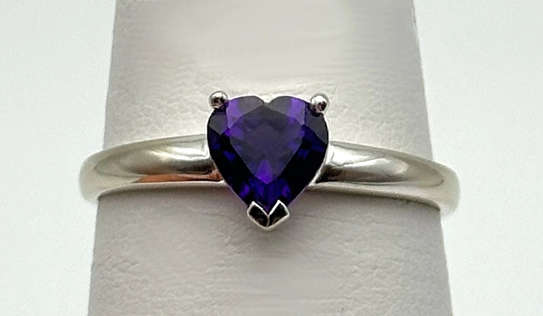 14K WHITE GOLD RING WITH HEART CUT AMETHYST SIZE: 6.75 (1 of 2)