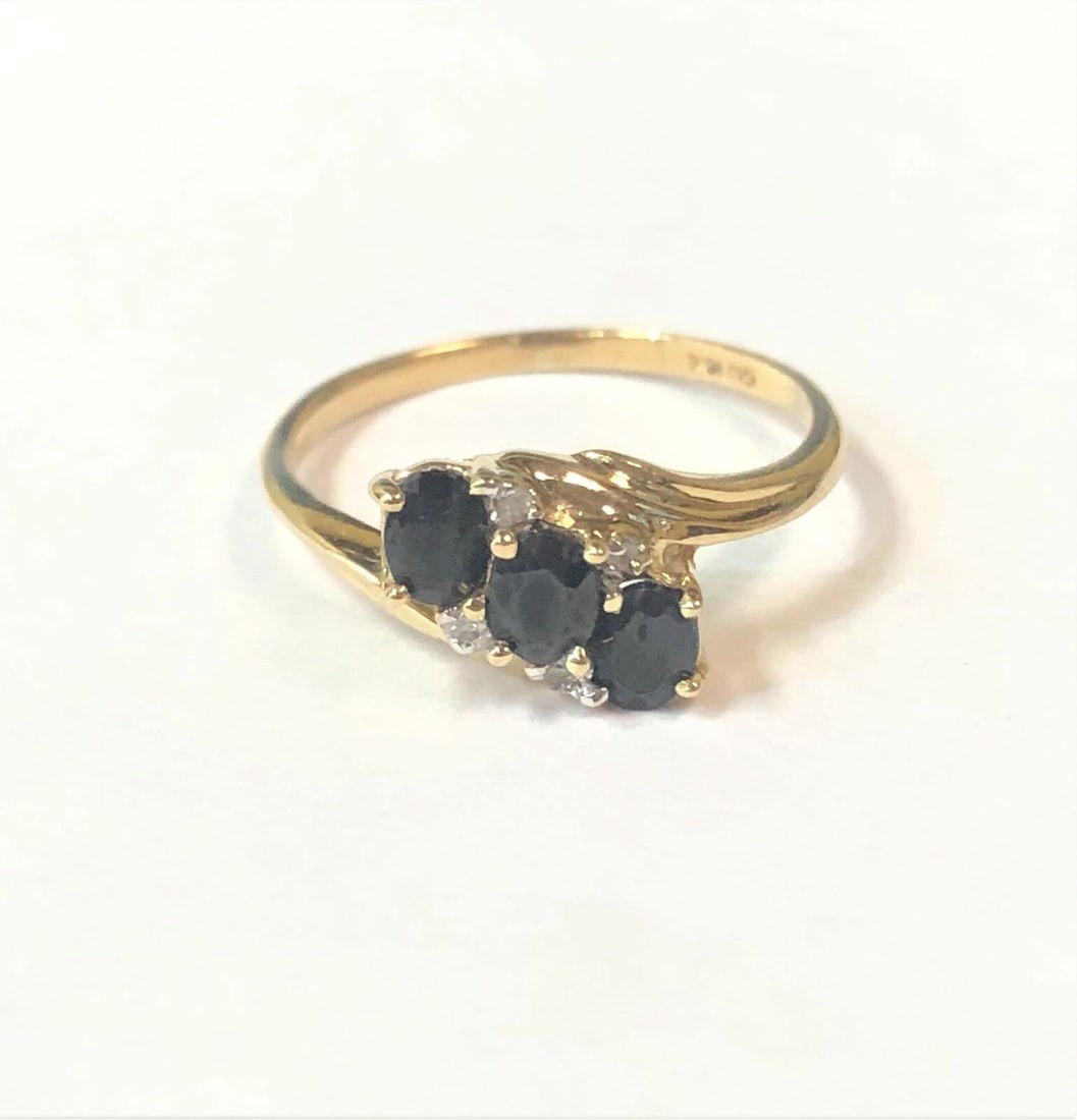 10K GOLD RING WITH NATURAL OVAL SAPPHIRES AND DIAMONDS (SIZE: 7) (1 of 2)