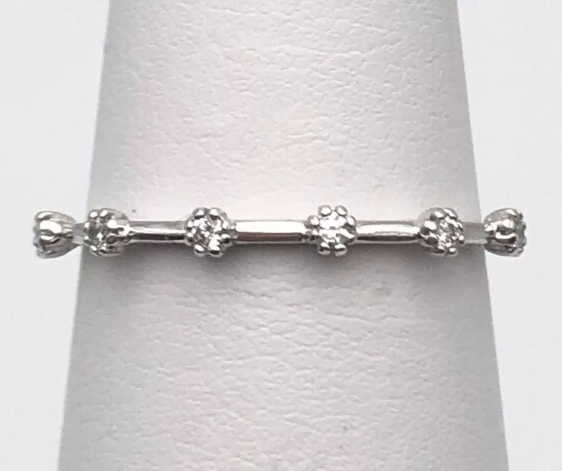 14K WHITE GOLD RING / BAND WITH 0.06CTS DIAMONDS SIZE: 6.5 (1 of 2)
