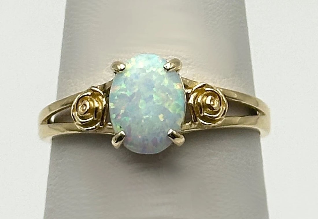 10K GOLD RING WITH ROSES AND SYNTHETIC OPAL SIZE: 7 1.5G (1 of 2)