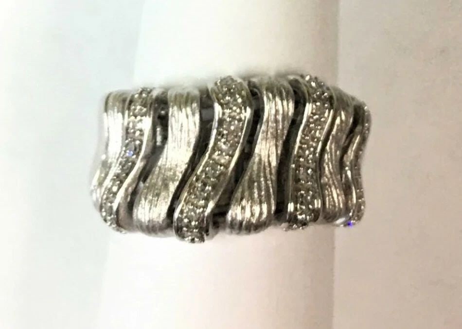 SILVER AND DIAMOND BAND WITH BARK/HIGH POLISH FINISH (SIZE: 7): SILVER AND DIAMOND BAND WITH BARK/HIGH POLISH FINISH (SIZE: 7) Silver and Diamond band with bark/high polish finish (Size: 7) You are bidding on a pre-owned Silver and Diamond band with bark/high poli