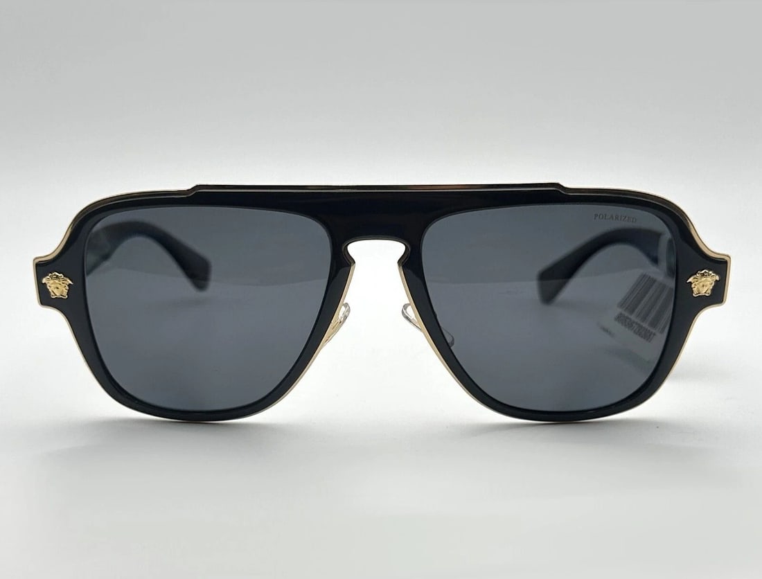 VERSACE MAN SUNGLASSES BLACK FRAME, DARK GREY LENSES, 56MM DISPLAY MODEL: VERSACE MAN SUNGLASSES BLACK FRAME, DARK GREY LENSES, 56MM DISPLAY MODEL Versace Man Sunglasses Black Frame, Dark Grey Lenses, 56MM display model Condition: Display model so understand there are some