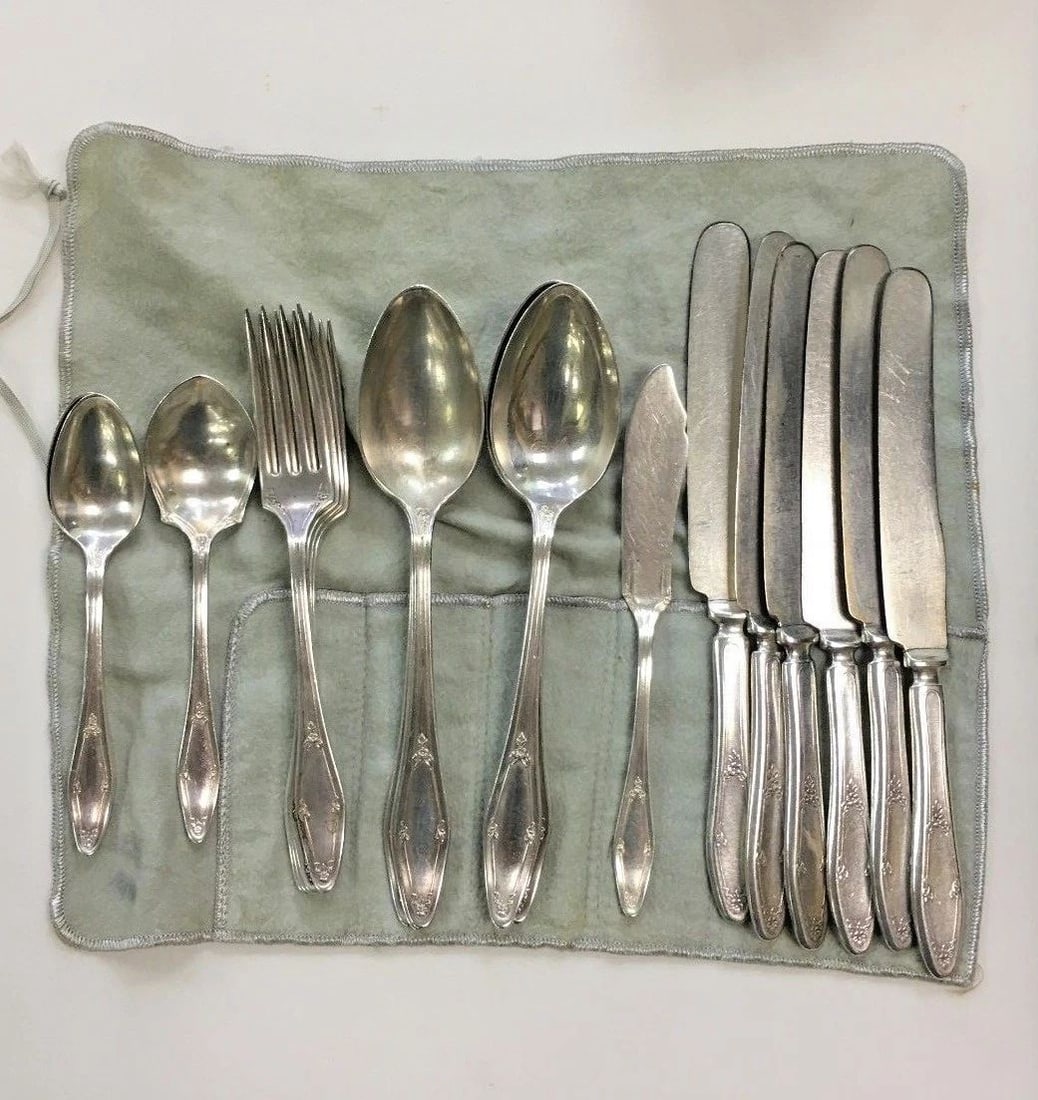 VINTAGE HOLMES EDWARDS SILVERPLATE (20) PIECE SET (1 of 2)