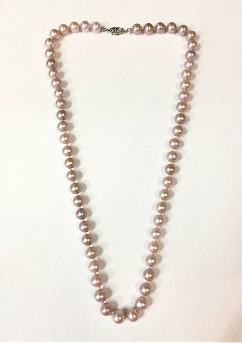 PINK ROSE COLORED PEARL NECKLACE WITH 925 SILVER CLASP (19" INCHES LONG): PINK ROSE COLORED PEARL NECKLACE WITH 925 SILVER CLASP (19" INCHES LONG) Pink Rose Colored Pearl Necklace with 925 Silver Clasp You are bidding on a Pink Rose Colored Pearl Necklace with 925 Silver Cl