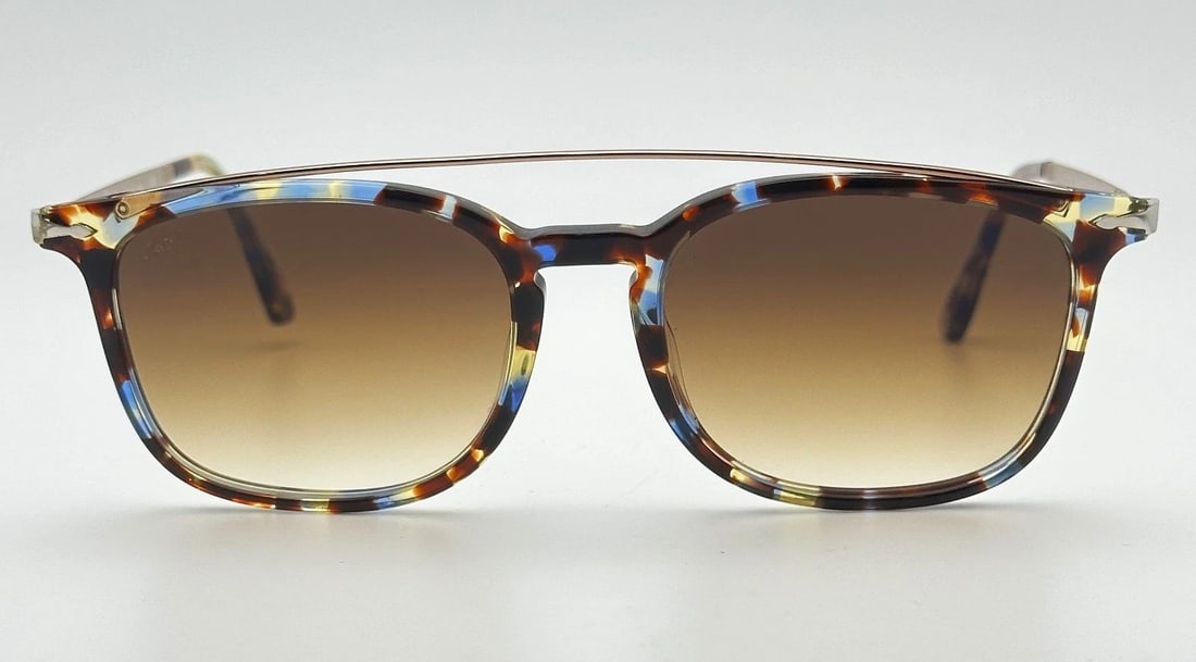 PERSOL 3173-S 1058/51 HAVANA AZURE BROWN TORTOISE SQUARE SUNGLASSES: PERSOL 3173-S 1058/51 HAVANA AZURE BROWN TORTOISE SQUARE SUNGLASSES PERSOL 3173-S 1058/51 Havana Azure Brown Tortoise Square Sunglasses Condition: Display pair, there are marks on the frames and lense