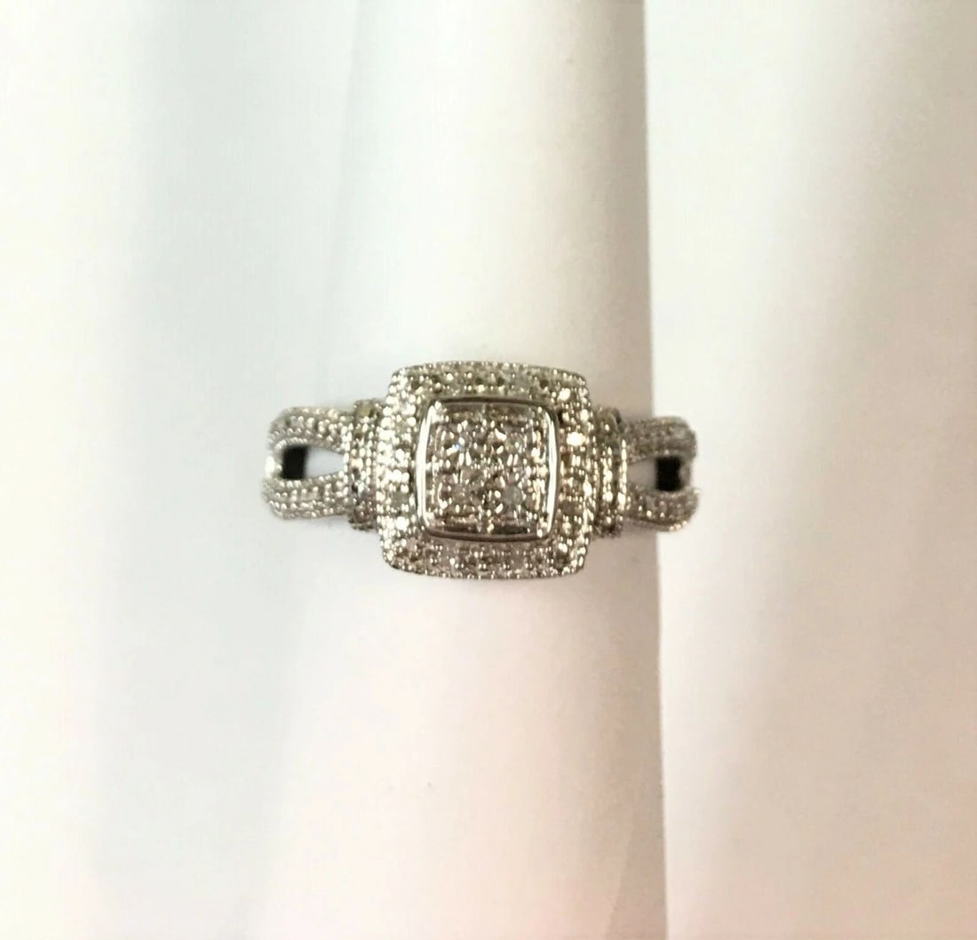 WOMAN'S 925 STERLING SILVER RING WITH DIAMONDS (SIZE: 6.75) (1 of 2)