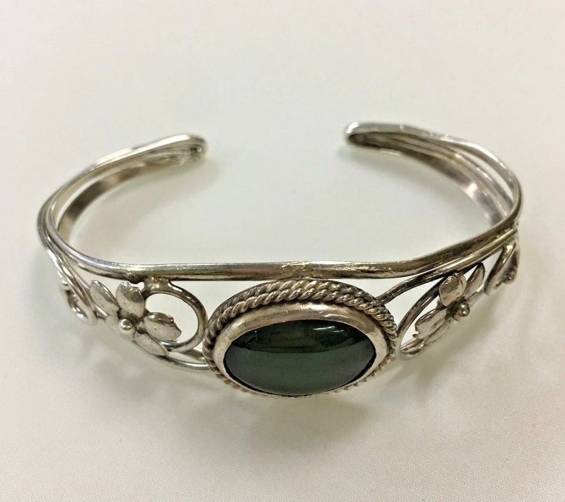 STERLING SILVER BRACELET WITH GREEN STONE (1 of 2)