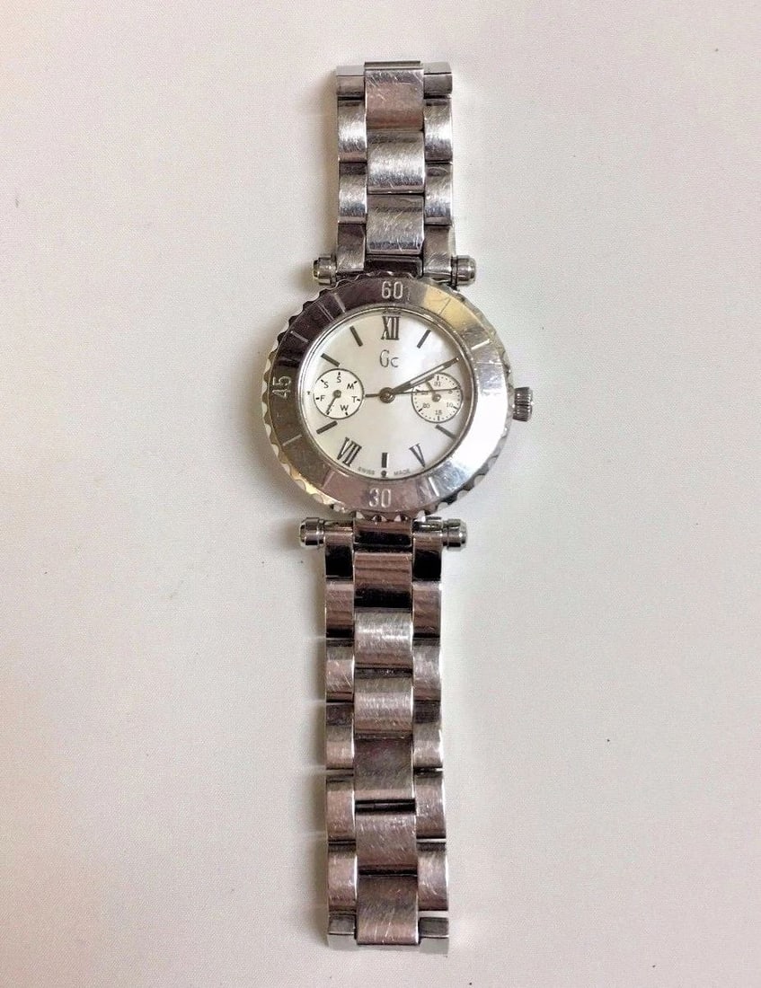 GC GUESS LADIES' DIVER CHIC WATCH I20026L1: GC GUESS LADIES' DIVER CHIC WATCH I20026L1 Gc Guess Ladies' Diver Chic Watch I20026l1 You are bidding on a pre-owned Gc Guess Ladies' Diver Chic Watch I20026l1. The watch is in excellent working condi