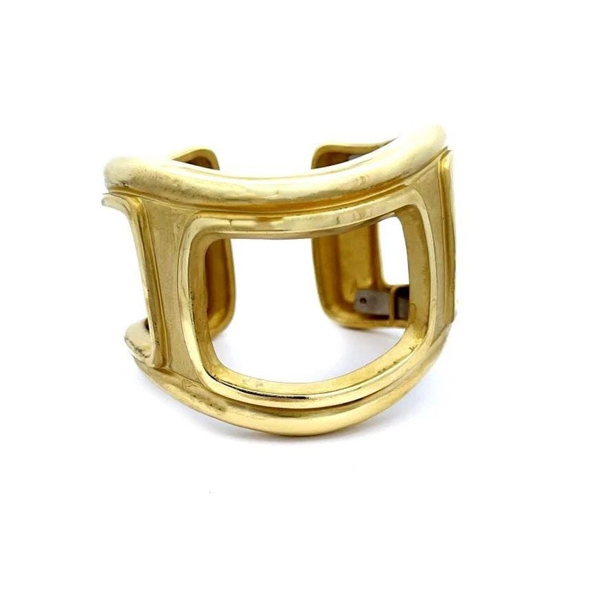 KIESELSTEIN CORD VINTAGE 18K YELLOW GOLD 45MM WIDE OPEN CUFF BRACELET: KIESELSTEIN CORD VINTAGE 18K YELLOW GOLD 45MM WIDE OPEN CUFF BRACELET KIESELSTEIN CORD VINTAGE 18K YELLOW GOLD 45MM WIDE OPEN CUFF BRACELET This chic authentic bracelet is by Kieselstein-Cord, it is