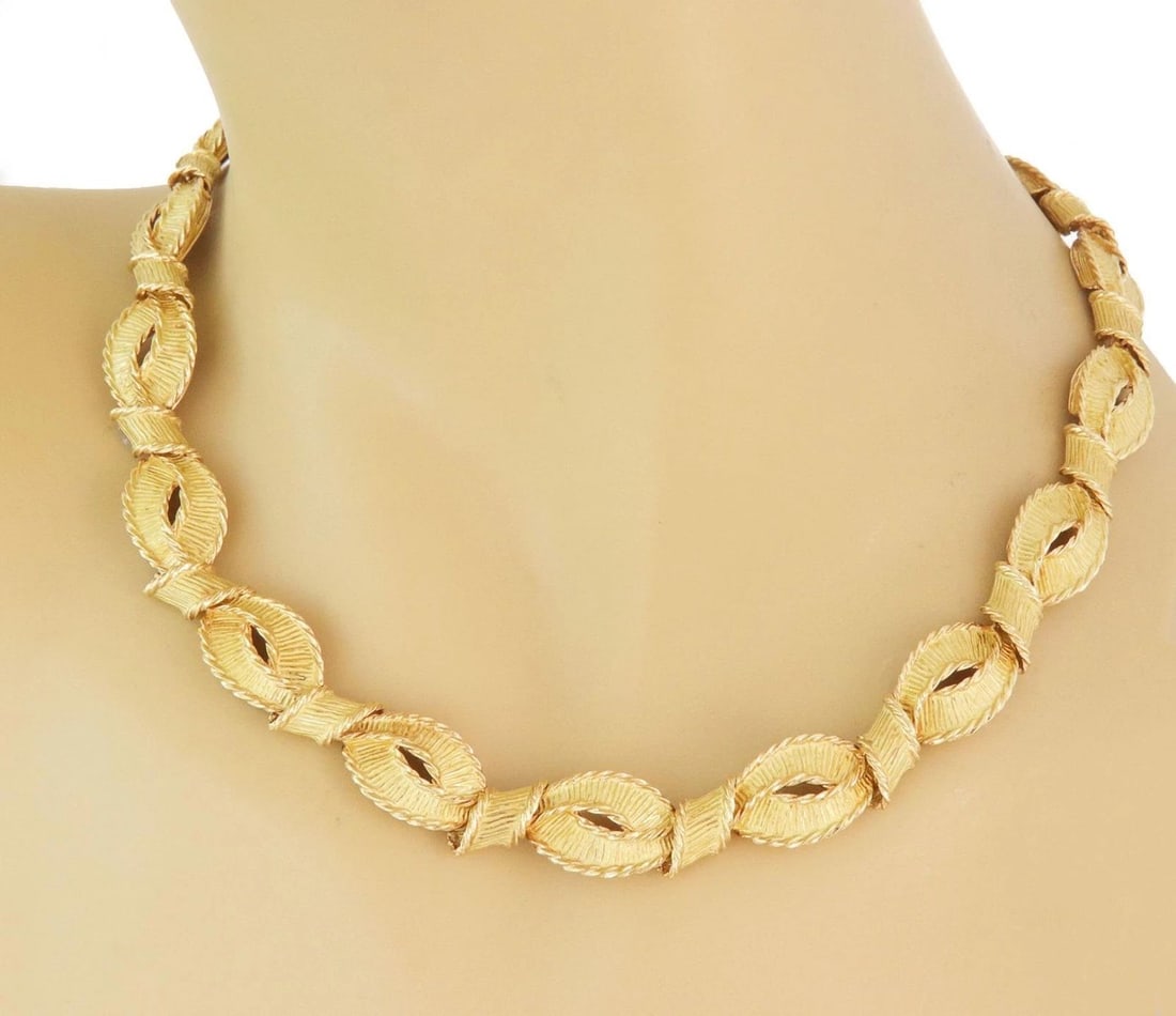 TIFFANY & CO . GOLD NECKLACE VINTAGE COLLAR 18K YELLOW FANCY LINK FRANCE: TIFFANY & CO . GOLD NECKLACE VINTAGE COLLAR 18K YELLOW FANCY LINK FRANCE TIFFANY & CO . FRANCE NECKLACE VINTAGE 18K YELLOW GOLD FANCY LINK COLLAR Tiffany & Co .France Vintage 18k Yellow Gold Fancy Lin