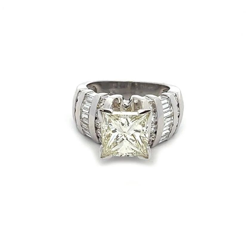 STUNNING 3.50CT PRINCESS CUT DIAMOND &ACCENT 14K WHITE GOLD ENGAGEMENT RING: STUNNING 3.50CT PRINCESS CUT DIAMOND &ACCENT 14K WHITE GOLD ENGAGEMENT RING STUNNING 3.50CT PRINCESS CUT DIAMOND &ACCENT 14K WHITE GOLD ENGAGEMENT RING This is a stunning engagement ring, it is crafte