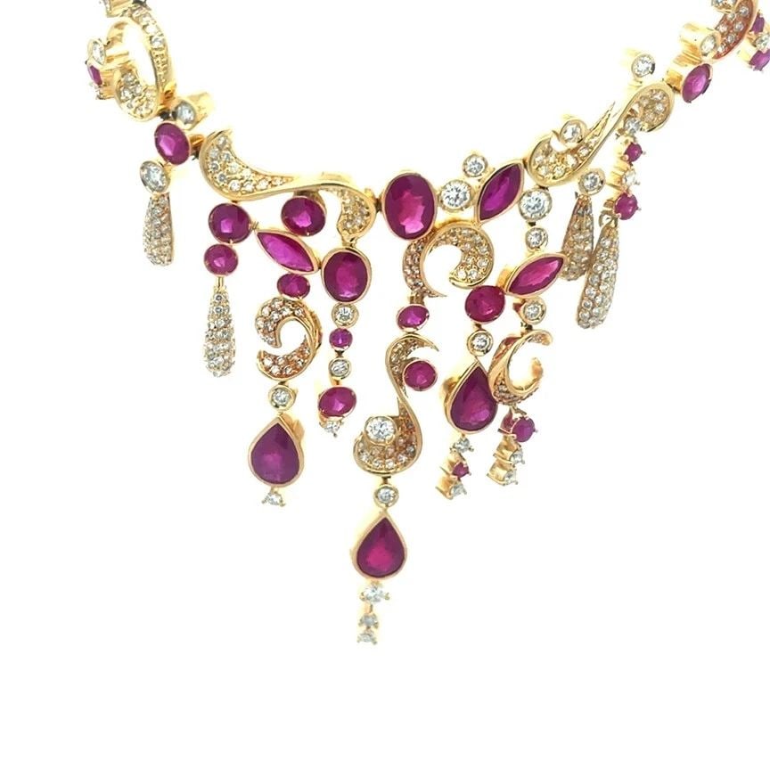 RUBY GOLD BIB NECKLACE DIAMOND 19CARATS 18K YELLOW FANCY SCROLL LINKS: RUBY GOLD BIB NECKLACE DIAMOND 19CARATS 18K YELLOW FANCY SCROLL LINKS RUBY GOLD BIB NECKLACE DIAMOND 19CARATS 18K YELLOW FANCY SCROLL LINKS This is a gorgeous 18k yellow gold bib necklace with rubies