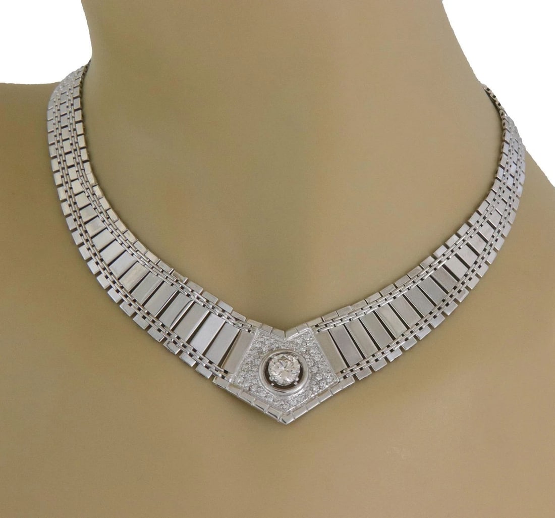 DIAMOND 14K WHITE GOLD GRADUATED LINKS V COLLAR NECKLACE: DIAMOND 14K WHITE GOLD GRADUATED LINKS V COLLAR NECKLACE DIAMOND 14K WHITE GOLD GRADUATED LINKS V COLLAR NECKLACE Diamond 14k White Gold Graduated Links V Collar Necklace Description This is a magnifi