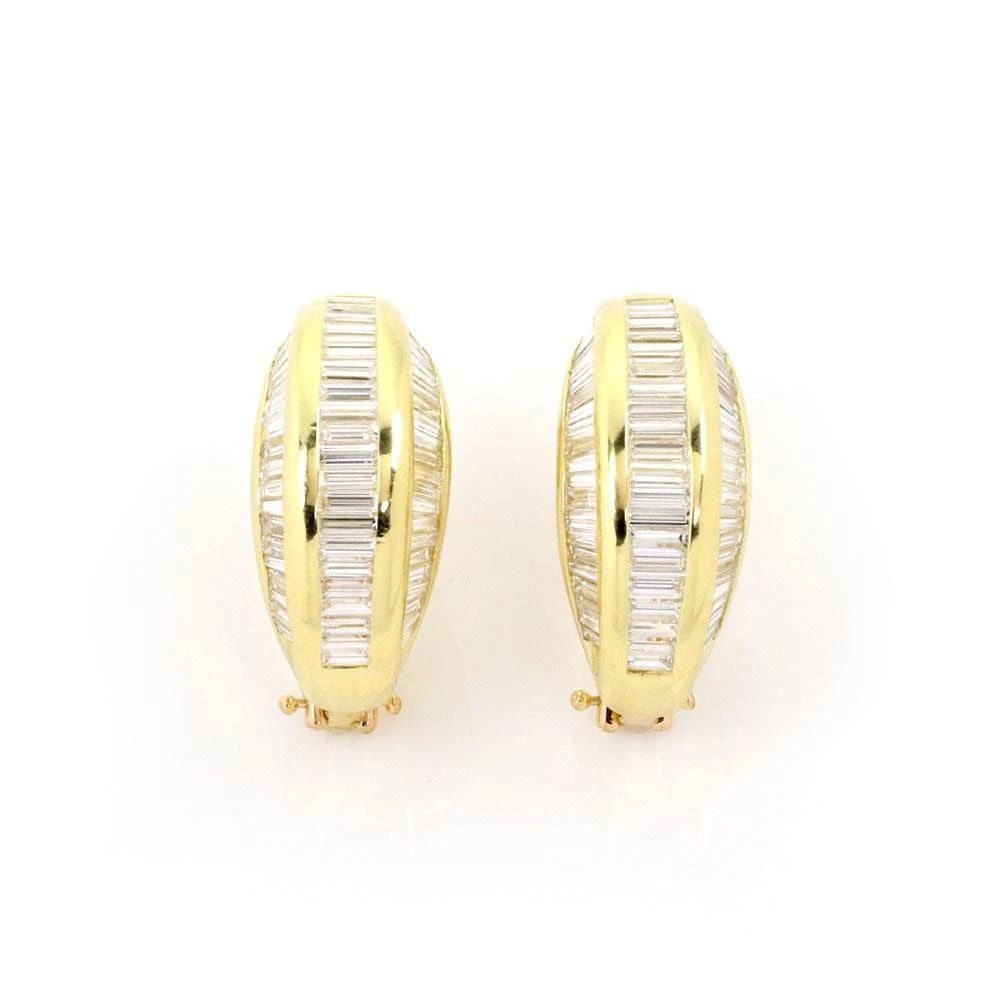 18K YELLOW GOLD 8 CARATS BAGUETTE DIAMOND WIDE CURVED HUGGIE EARRINGS: 18K YELLOW GOLD 8 CARATS BAGUETTE DIAMOND WIDE CURVED HUGGIE EARRINGS 18K YELLOW GOLD 8 CARATS BAGUETTE DIAMOND WIDE CURVED HUGGIE EARRINGS 18k Yellow Gold 8 Carats Baguette Diamond Wide Curved Huggie