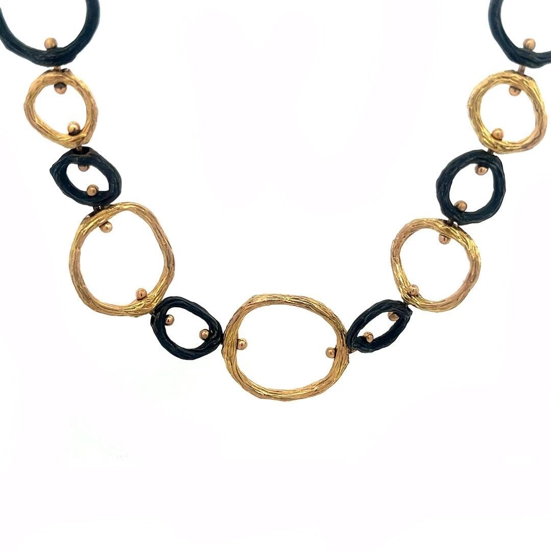 SARAH GRAHAM GOLD PEBBLE NECKLACE 18K YELLOW COBALT CHROME: SARAH GRAHAM GOLD PEBBLE NECKLACE 18K YELLOW COBALT CHROME SARAH GRAHAM GOLD PEBBLE NECKLACE 18K YELLOW COBALT CHROME This is an authentic ring link necklace by Sarah Graham from her Pebble Collection