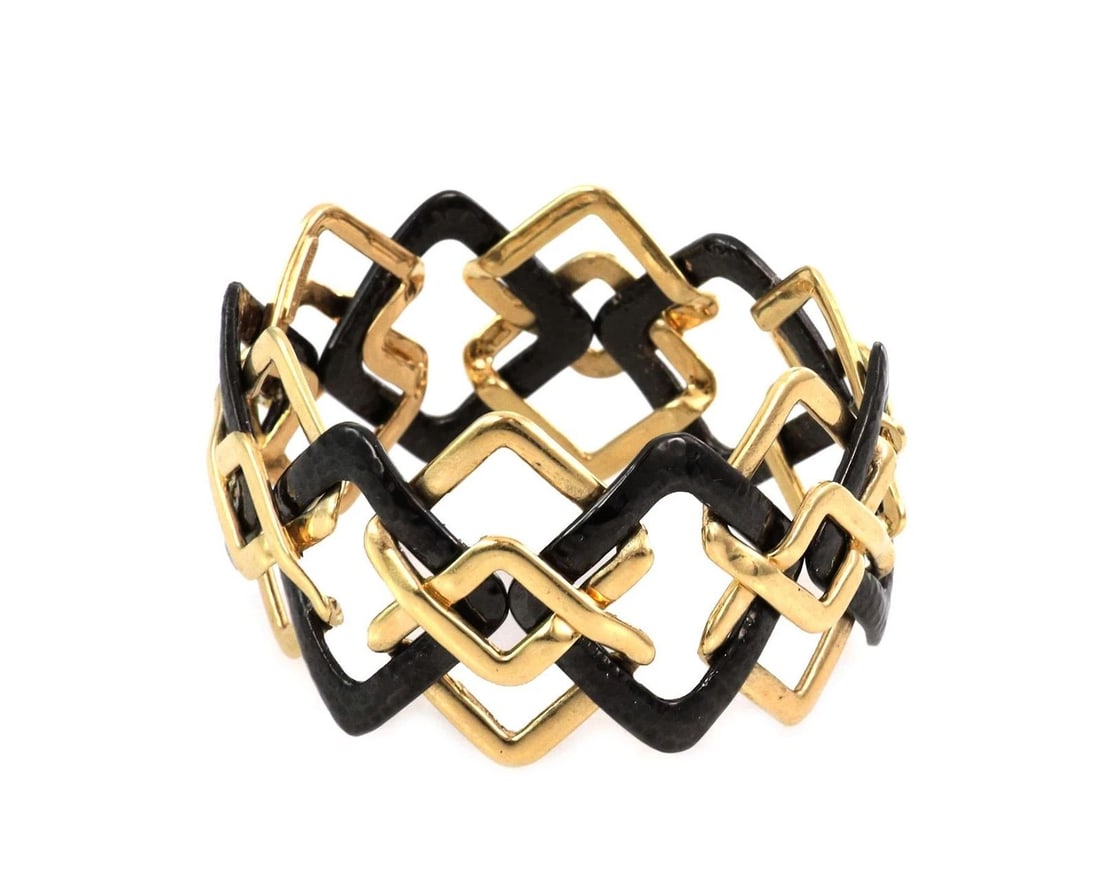 VALENTIN MAGRO 18K GOLD HAMMERED WIDE GEOMETRIC LINK BANGLE BRACELET: VALENTIN MAGRO 18K GOLD HAMMERED WIDE GEOMETRIC LINK BANGLE BRACELET VALENTIN MAGRO 18K GOLD HAMMERED WIDE GEOMETRIC LINK BANGLE BRACELET Valentin Magro 18k Gold Hammered Wide Geometric Link Bangle Br