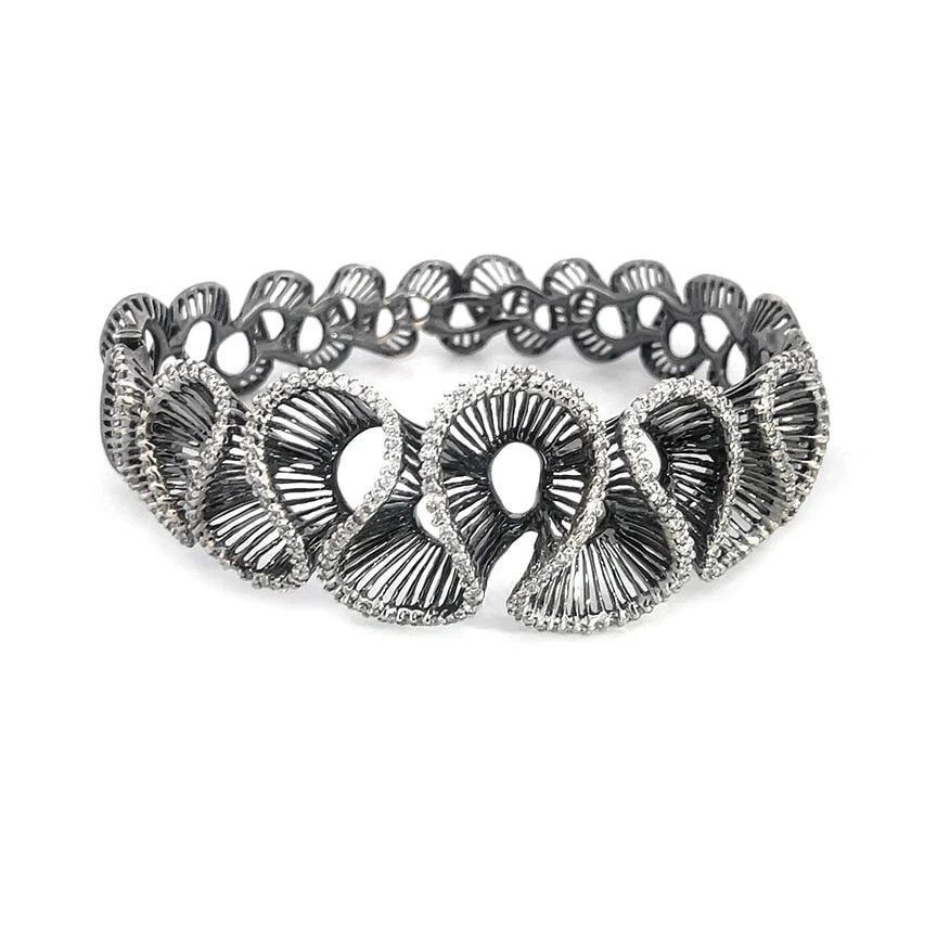 DIAMOND GOLD FANCY BRACELET 2.72CT 18K GRADUATED SCALLOP STYLE: DIAMOND GOLD FANCY BRACELET 2.72CT 18K GRADUATED SCALLOP STYLE DIAMOND GOLD FANCY BRACELET 2.72CT 18K GRADUATED SCALLOP STYLE This is a gorgeous 18k darkened gold bracelet, it is hinged with push lock