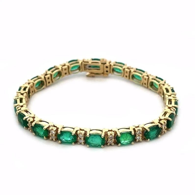 EMERALD DIAMOND GOLD TENNIS BRACELET 13.70CT 14K YELLOW 21 GRAMS: EMERALD DIAMOND GOLD TENNIS BRACELET 13.70CT 14K YELLOW 21 GRAMS EMERALD DIAMOND GOLD TENNIS BRACELET 13.70CT 14K YELLOW 21 GRAMS This beautiful oval frame link bracelet has a good weight to it. is cr