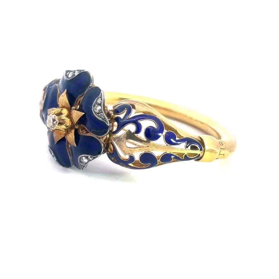 VICTORIAN DIAMOND GOLD 18K BRACELET ENAMEL FLORAL HINGE BANGLE: VICTORIAN DIAMOND GOLD 18K BRACELET ENAMEL FLORAL HINGE BANGLE VICTORIAN DIAMOND GOLD 18K BRACELET ENAMEL FLORAL HINGE BANGLE This gorgeous eye-catching bracelet is from the Victorian Era, it is craft