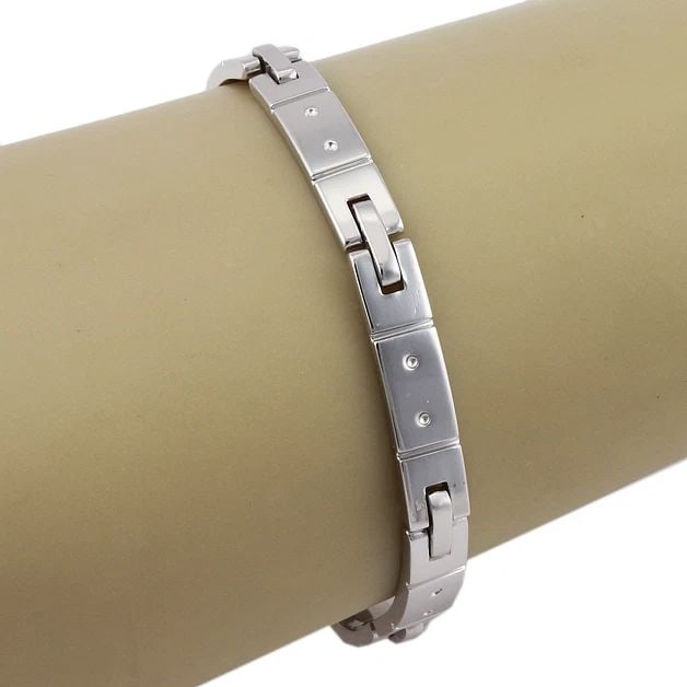 TIFFANY & CO. DIAMOND GOLD BRACELET 18K WHITE GOLD RECTANGLE FLAT LINK: TIFFANY & CO. DIAMOND GOLD BRACELET 18K WHITE GOLD RECTANGLE FLAT LINK The Tiffany & Co. Diamond Gold Bracelet is a stunning piece of fine jewelry crafted from 18K white gold. It features a sleek rect