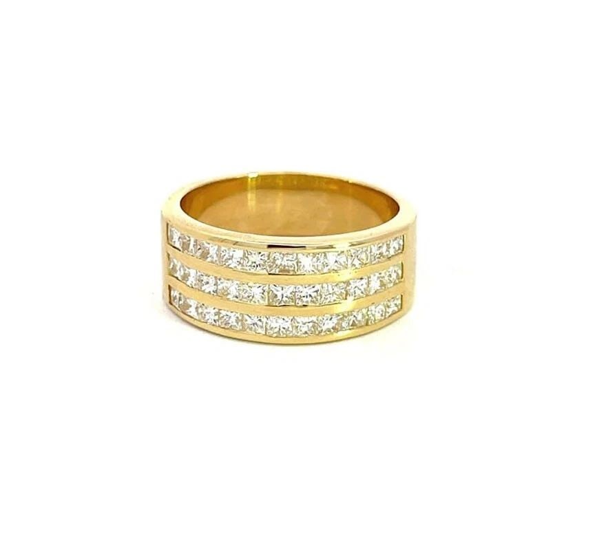 H.STERN DIAMOND RING 18K YELLOW GOLD 3 ROW PRINCESS 1.60CT WIDE BAND: H.STERN DIAMOND RING 18K YELLOW GOLD 3 ROW PRINCESS 1.60CT WIDE BAND H.STERN DIAMOND RING 18K YELLOW GOLD 3 ROW PRINCESS 1.60CT WIDE BAND An authentic gorgeous men's wide band by H. Stern, it is craft