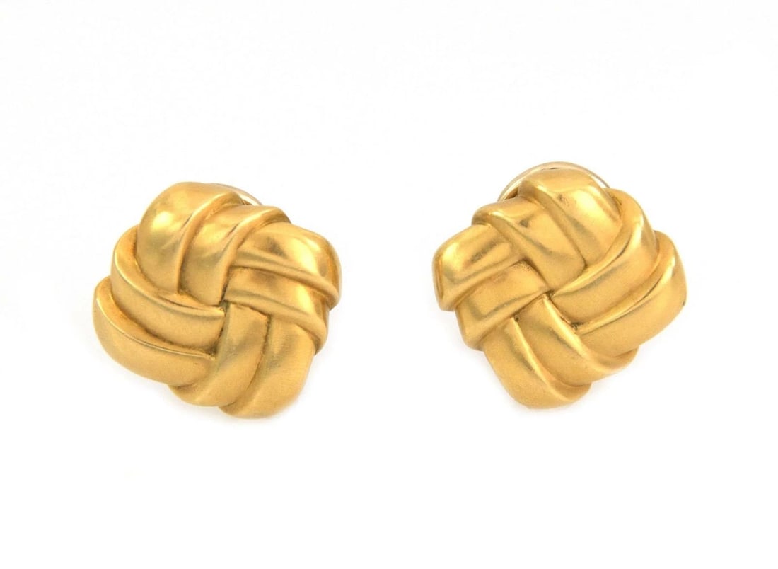 ANGELA CUMMINGS VINTAGE 18K YELLOW GOLD HUGGIE CLIP ON EARRINGS: ANGELA CUMMINGS VINTAGE 18K YELLOW GOLD HUGGIE CLIP ON EARRINGS ANGELA CUMMINGS VINTAGE 18K YELLOW GOLD HUGGIE CLIP ON EARRINGS Angela Cummings Vintage 18k Yellow Gold Huggie Clip On Earrings Descript