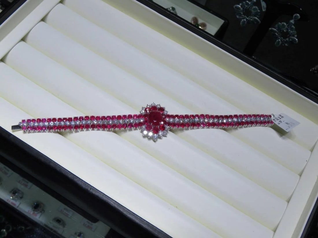18KT GOLD 35CT FANCY GLITTERING RUBY DIAMOND BRACELET (1 of 2)