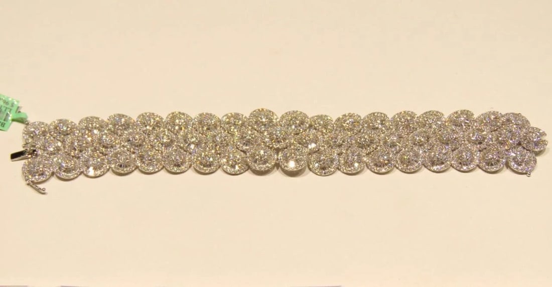 18KT 29CT SHIMMERING DIAMOND BRACELET (1 of 2)