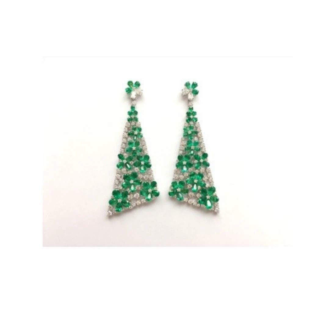 18KT COLOMBIAN EMERALD DIAMOND DANGLE EARRINGS: 18KT COLOMBIAN EMERALD DIAMOND DANGLE EARRINGS The Following Item we are offering is a Rare Important Radiant 18KT Gold Large Rare Fancy Colombian Emerald and Diamond Dangle Earrings. Earrings are com