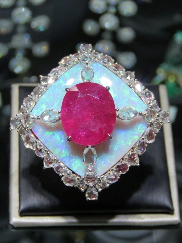 18KT GOLD FANCY LARGE RUBY BLACK OPAL DIAMOND RING: 18KT GOLD FANCY LARGE RUBY BLACK OPAL DIAMOND RING The Following Item we are offering is a Rare Important Radiant 18KT Gold with Large Rare Fancy Gorgeous Large Fancy Ruby, Black Opal and Diamond