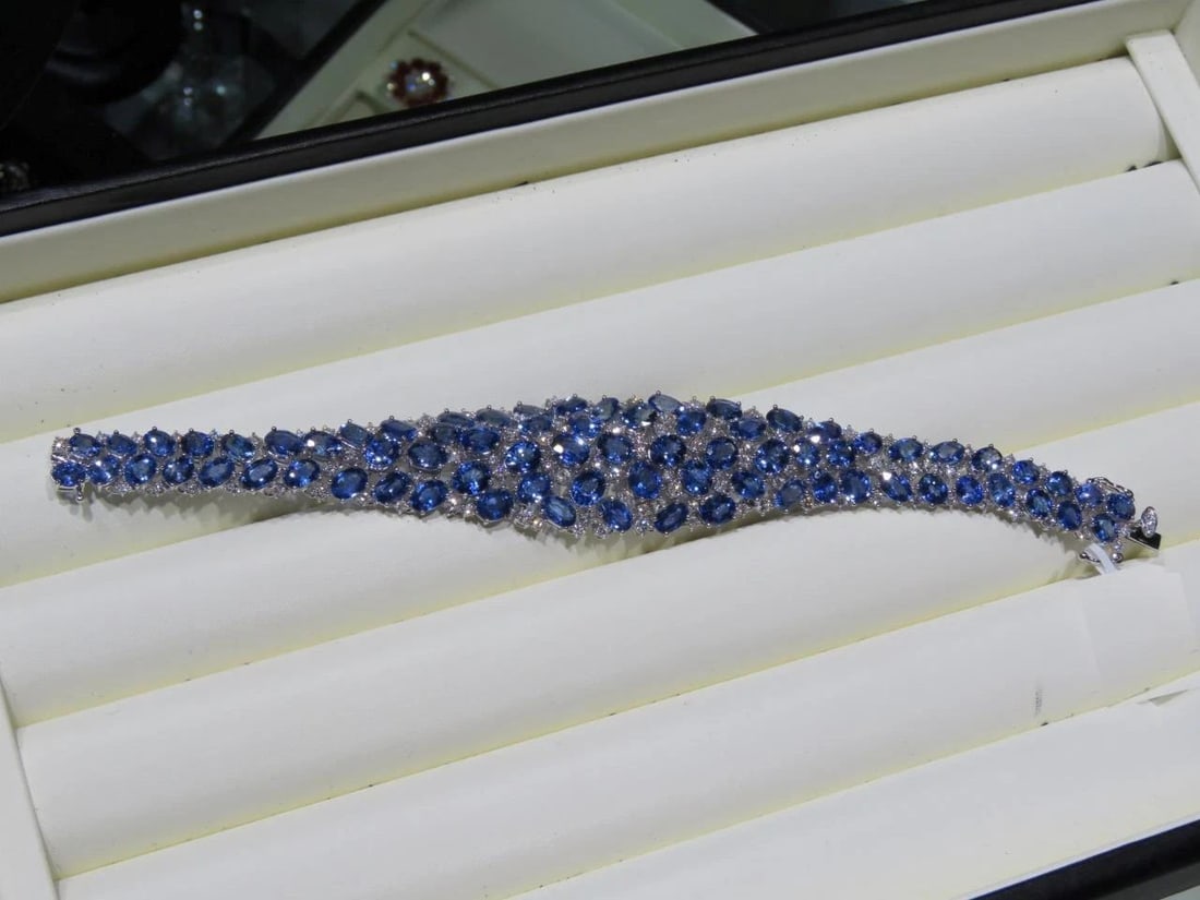 18KT GOLD FANCY GLITTERING SAPPHIRE DIAMOND BRACELET: 18KT GOLD FANCY GLITTERING SAPPHIRE DIAMOND BRACELET A Rare 18KT White Gold Ceylon Sapphire Diamond Bracelet. Bracelet is comprised of Finely Set Glittering Gorgeous Ceylon Sapphire Bracelet adorned