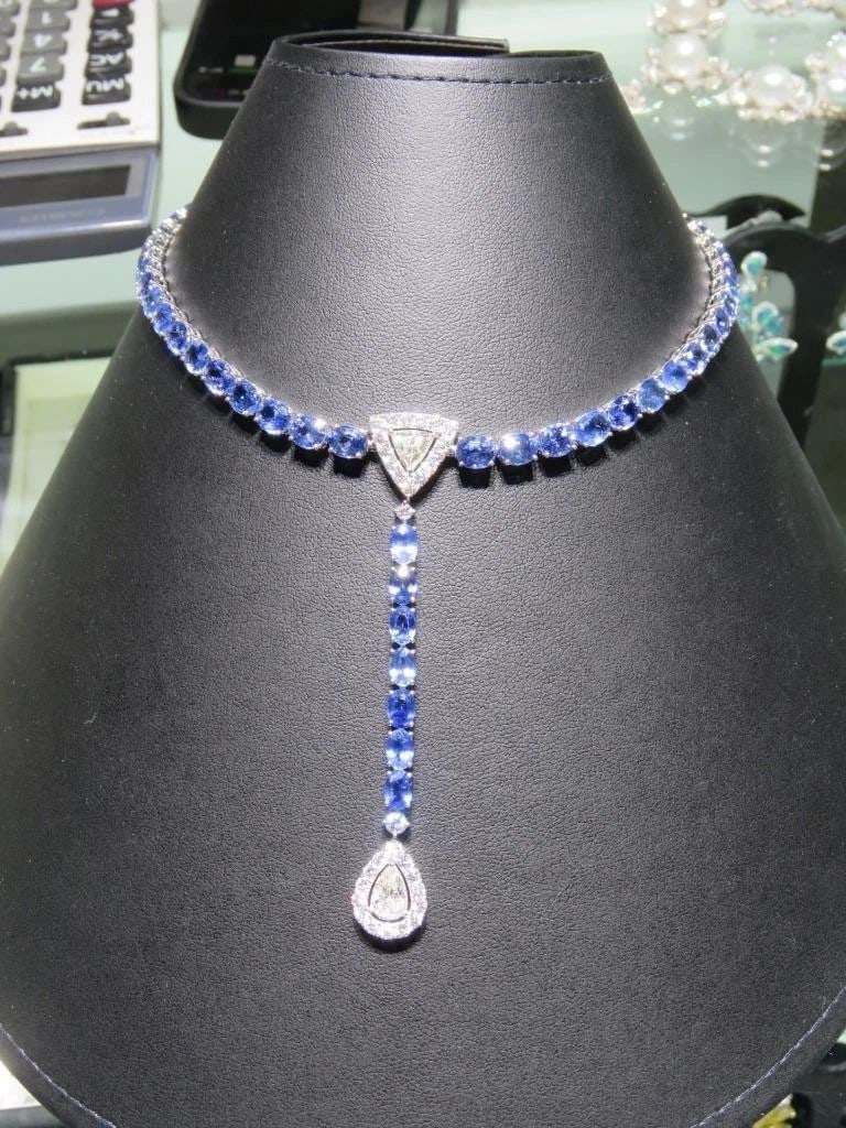 18KT GOLD GORGEOUS CEYLON SAPPHIRE DIAMOND DROP NECKLACE: 18KT GOLD GORGEOUS CEYLON SAPPHIRE DIAMOND DROP NECKLACE The Following Item we are offering is this Rare Important Radiant 18KT Gold Gorgeous Glittering and Sparkling Magnificent Fancy Ceylon