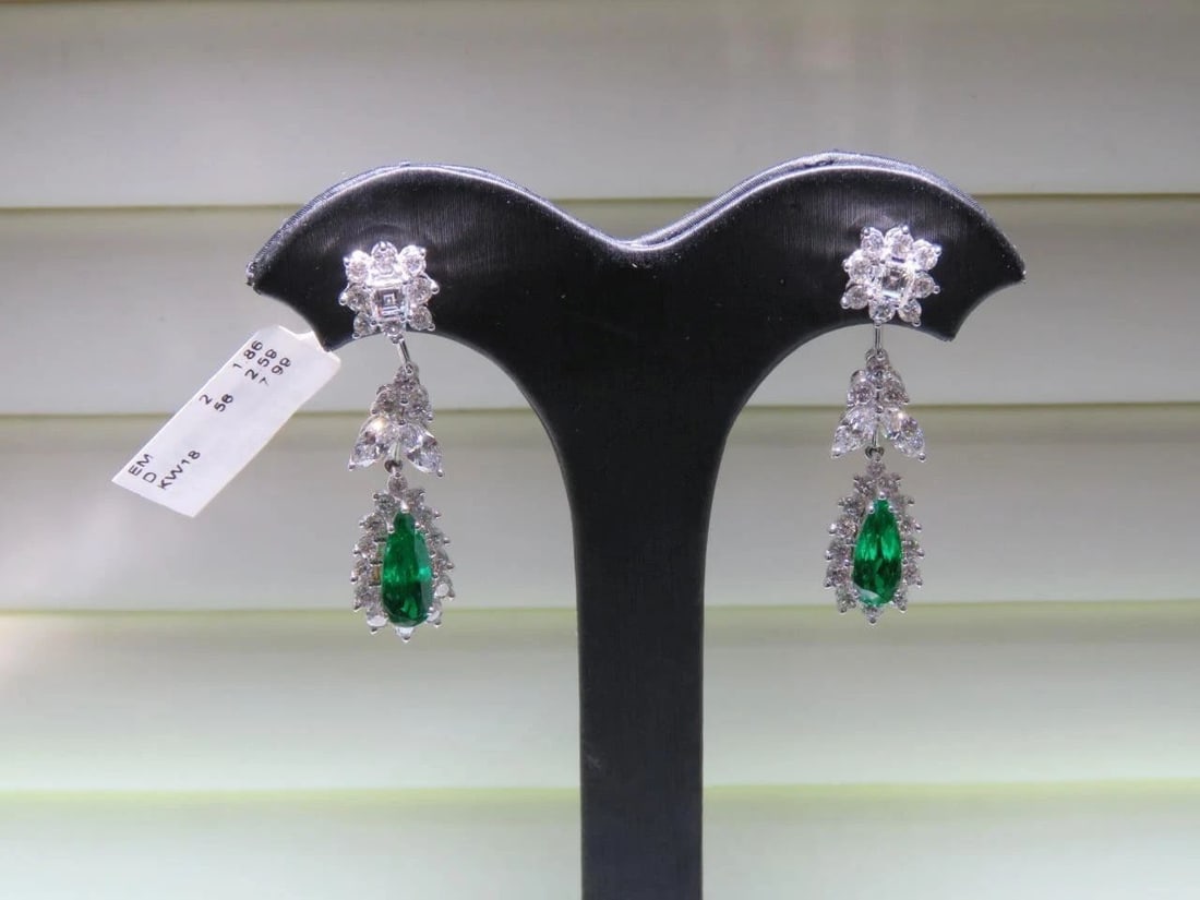 18KT GOLD EMERALD DIAMOND EARRINGS (1 of 2)