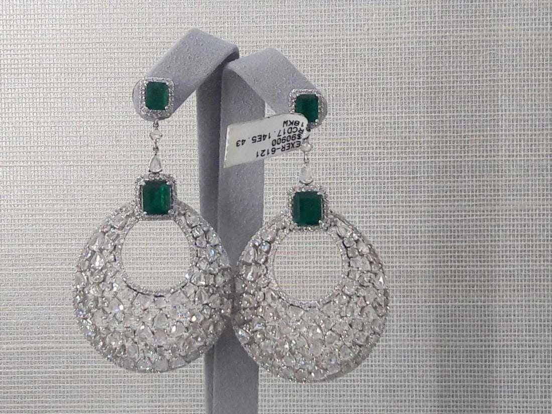 18KT GOLD 23CT RARE GORGEOUS ROSE CUT DIAMOND EMERALD EARRINGS: 18KT GOLD 23CT RARE GORGEOUS ROSE CUT DIAMOND EMERALD EARRINGS The Following Items we are offering is an Important Pair of Rare Radiant 18KT White Gold Glittering Emerald and Diamond Earrings.