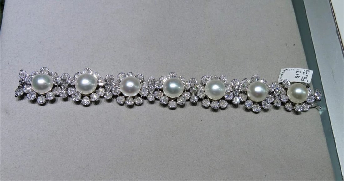 18KT RARE LARGE SOUTH SEA PEARL DIAMOND BRACELET (1 of 2)