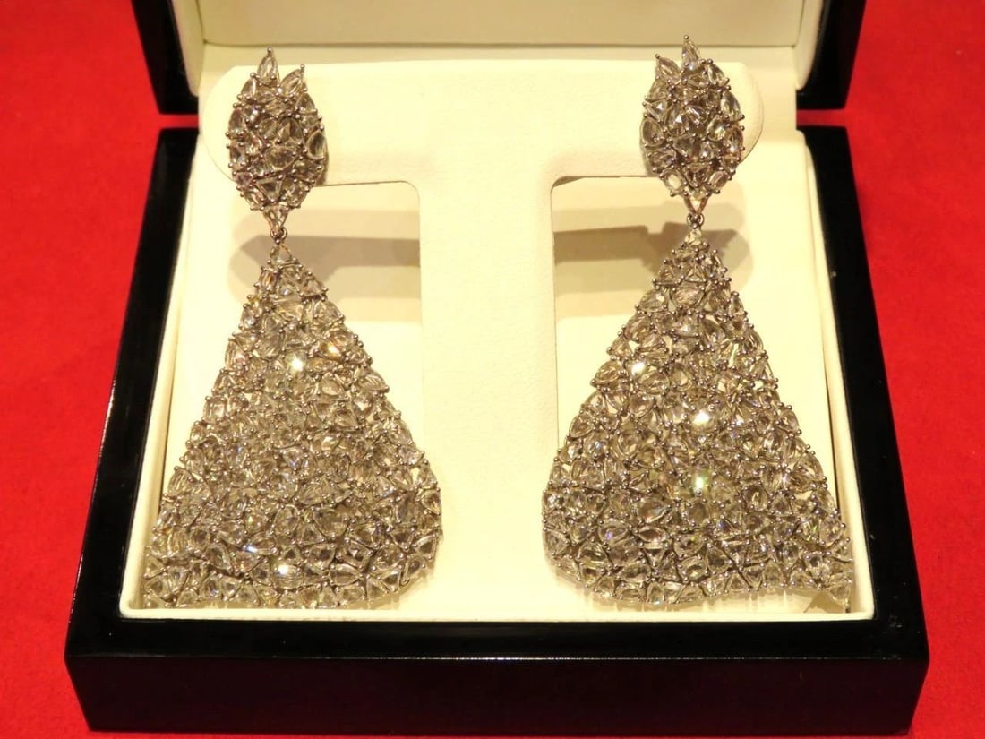 18KT RARE FANCY ROSE CUT DIAMOND EARRINGS: 18KT RARE FANCY ROSE CUT DIAMOND EARRINGS 18KT RARE FANCY ROSE CUT DIAMOND EARRINGS The Following Item we are offering are these Extremely Rare Beautiful 18KT Gold Fine Large Fancy GLITTERING FACETED
