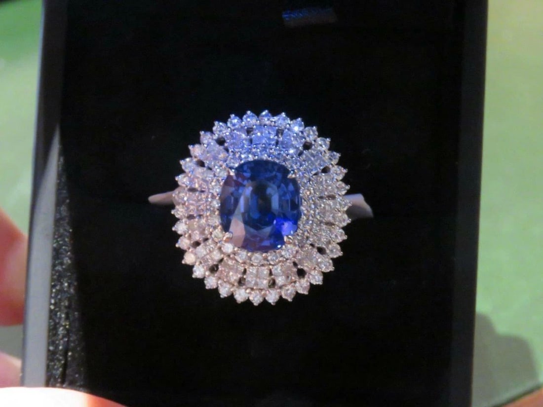 18KT18KT GOLD CEYLON SAPPHIRE DIAMOND RING: 18KT18KT GOLD CEYLON SAPPHIRE DIAMOND RING The Following Item we are offering is this Beautiful 18KT Rare Important Large Ceylon Blue Sapphire and Diamond Ring