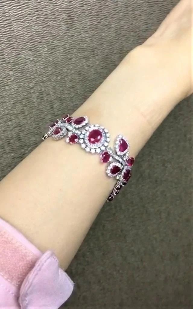 18KT RARE GORGEOUS FANCY BURMESE RUBY DIAMOND BRACELET: 18KT RARE GORGEOUS FANCY BURMESE RUBY DIAMOND BRACELET The Following Item we are offering is this Rare Important Radiant 18KT Gold Gorgeous Glittering and Sparkling Magnificent Fancy Rare Burmese Ruby