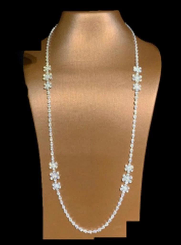 18KT GOLD GLITTERING FANCY LONG DIAMOND FLORAL NECKLACE: 18KT GOLD GLITTERING FANCY LONG DIAMOND FLORAL NECKLACE The Following Item we are offering is a Rare 18KT White Gold Triple Flower Diamond Strand Necklace. Necklace is comprised of Finely Set Gorgeous